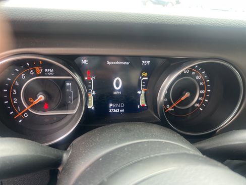 Used 2021 Jeep Gladiator Sport AWD/4WD image 8