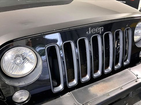 Used 2016 Jeep Wrangler Unlimited Sahara AWD/4WD image 27