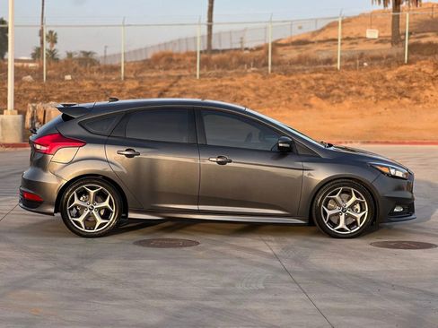 Used 2018 Ford Focus ST image 4