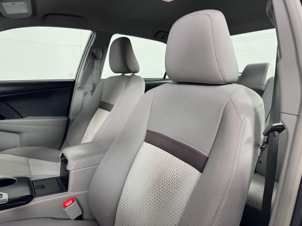 Used 2014 Toyota Camry LE FWD image 9