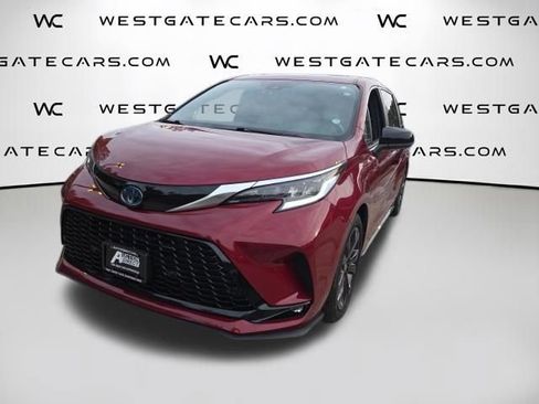 Used 2023 Toyota Sienna XSE w/ XSE Plus Package image 7