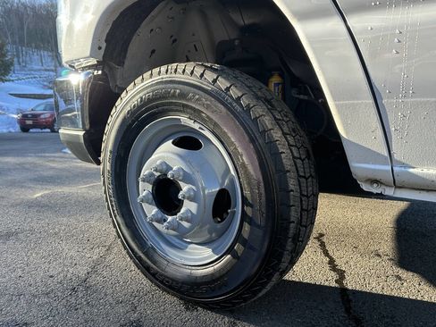 Used 2016 Ford E-350 and Econoline 350 Super Duty image 11