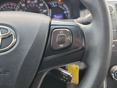 Used 2015 Toyota Camry LE image 27