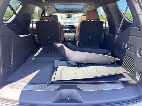 Used 2026 Chevrolet Tahoe High Country w/ Sun And Tow Package AWD/4WD image 5