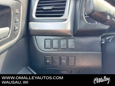 Used 2018 Toyota Highlander Limited AWD/4WD image 18