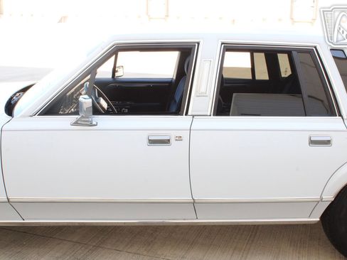 Used 1989 Lincoln Town Car image 30