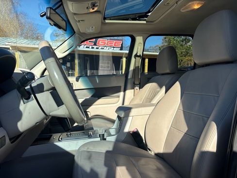 Used 2010 Ford Escape XLT image 19