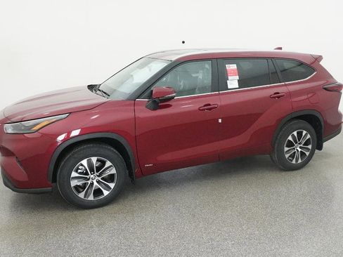 New 2026 Toyota Highlander XLE image 14