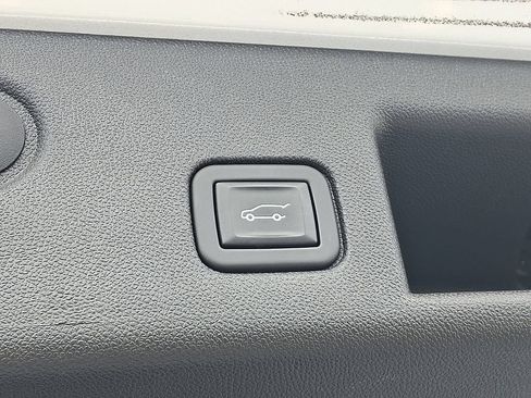 Certified 2024 Chevrolet Equinox RS w/ RS Leather Package FWD image 32