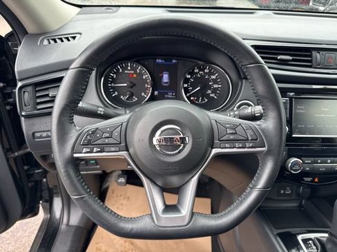 Used 2018 Nissan Rogue SV AWD/4WD image 12