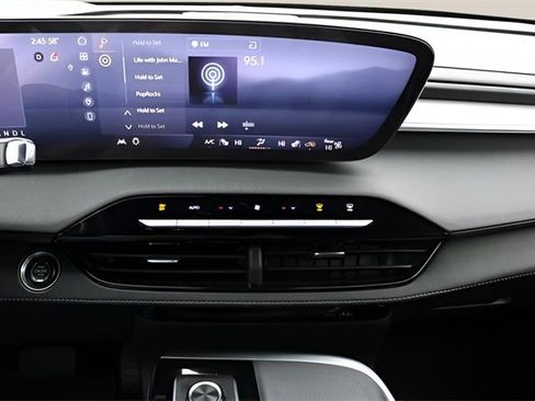 Used 2025 Buick Enclave Preferred image 23