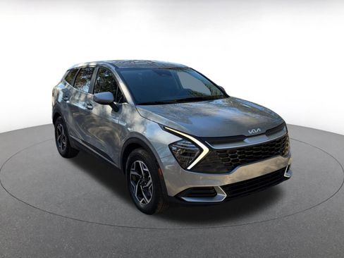 Used 2025 Kia Sportage LX image 1