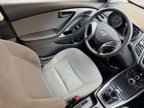 Used 2014 Hyundai Elantra SE FWD image 14