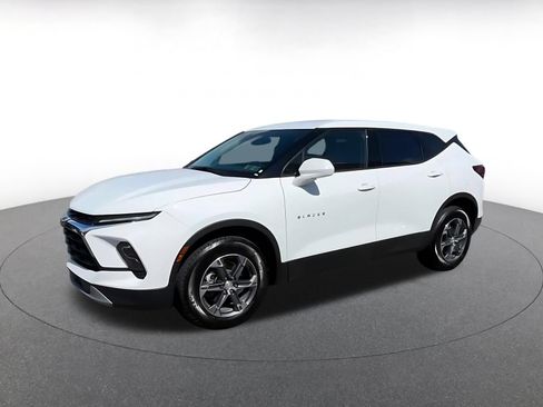 Used 2026 Chevrolet Blazer LT FWD image 7