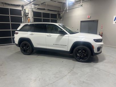 New 2025 Jeep Grand Cherokee Limited w/ Black Appearance Package