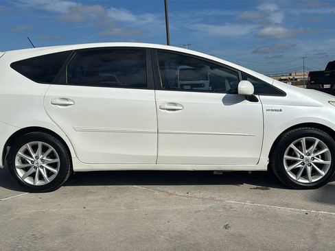 Used 2013 Toyota Prius V image 4