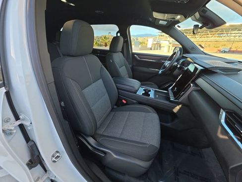 Used 2025 GMC Acadia Elevation image 29