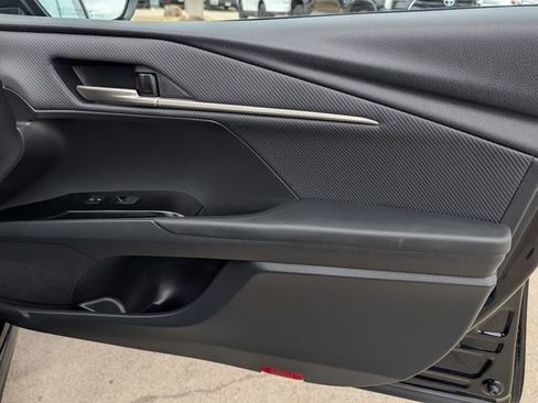 Used 2025 Toyota Camry SE FWD image 31