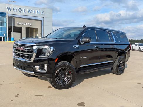 Used 2023 GMC Yukon XL SLT w/ SLT Premium Package image 4