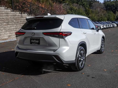 Used 2022 Toyota Highlander XLE image 5