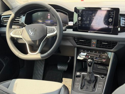 Used 2026 Volkswagen Jetta SE FWD image 12