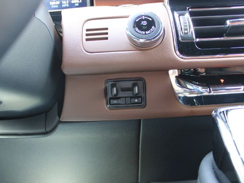 Used 2024 Lincoln Navigator Reserve AWD/4WD image 24