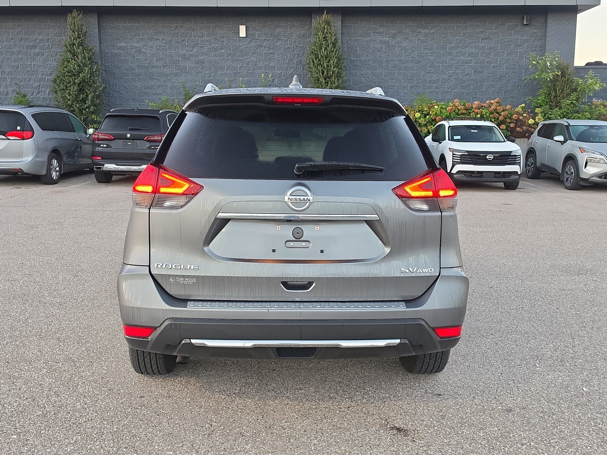 Used 2017 Nissan Rogue SV w/ Sun & Sound Touring Package AWD/4WD image 6