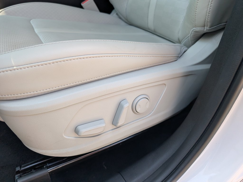 Used 2025 Kia Sorento S FWD image 10