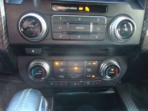 Used 2018 Ford F150 Lariat w/ Equipment Group 502A Luxury AWD/4WD image 19