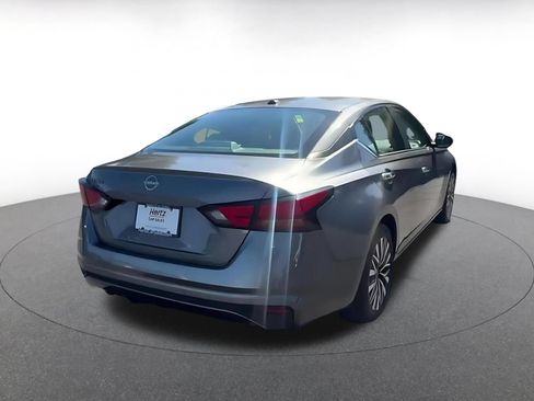 Used 2025 Nissan Altima 2.5 SV FWD image 14