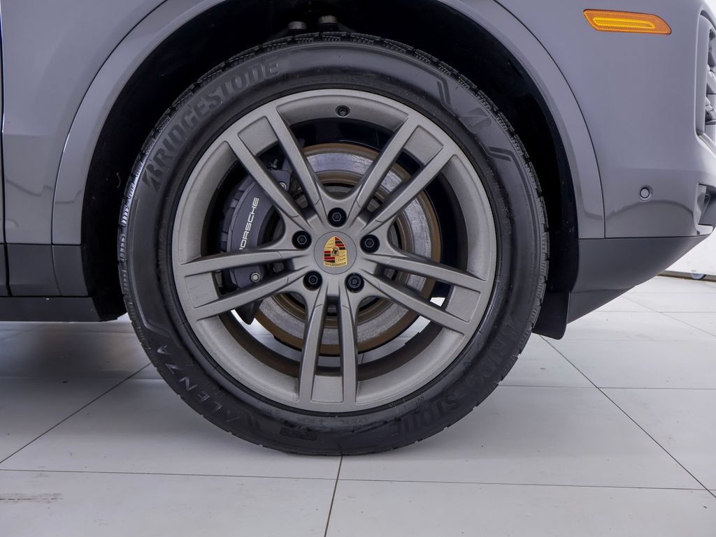 Certified 2026 Porsche Cayenne E-Hybrid AWD/4WD image 33