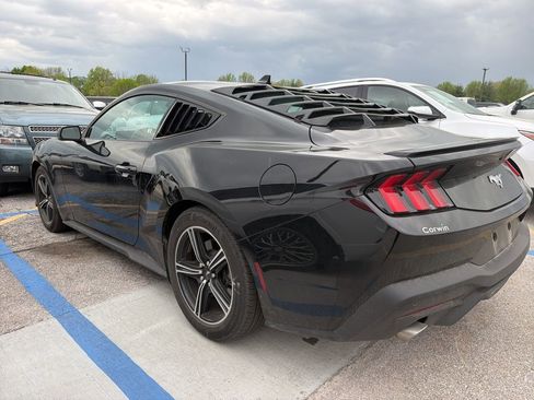 Used 2025 Ford Mustang Premium image 8