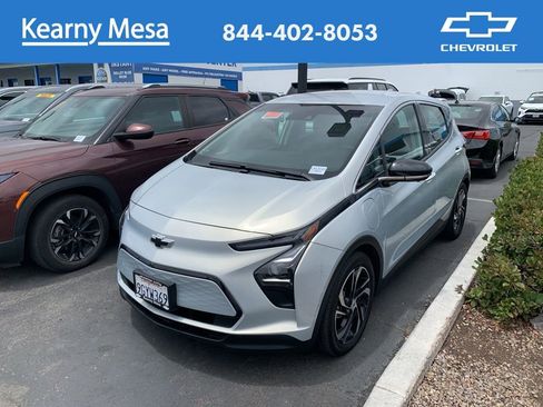 Used 2023 Chevrolet Bolt LT w/ Infotainment Package FWD image 1