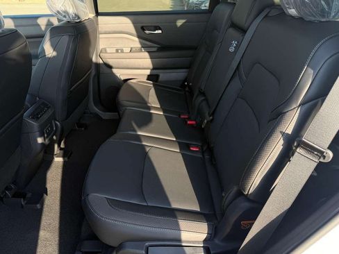 New 2026 Nissan Pathfinder SL FWD image 22