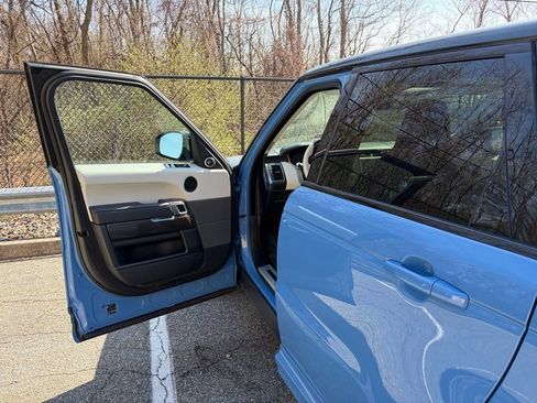 Used 2022 Land Rover Range Rover Sport SVR image 10