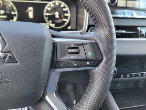 New 2025 Mitsubishi Outlander SE image 25