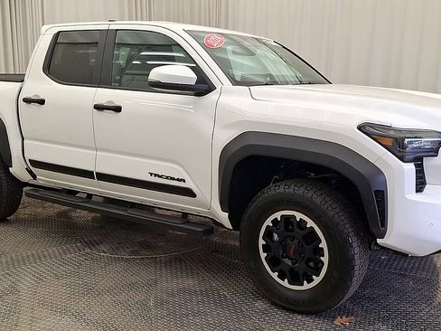 Used 2024 Toyota Tacoma TRD Off-Road w/ TRD Off Road Upgrade Package image 5