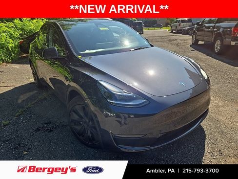 Used 2025 Tesla Model Y Long Range AWD/4WD image 1