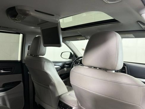 Used 2017 Toyota Highlander XLE FWD image 28