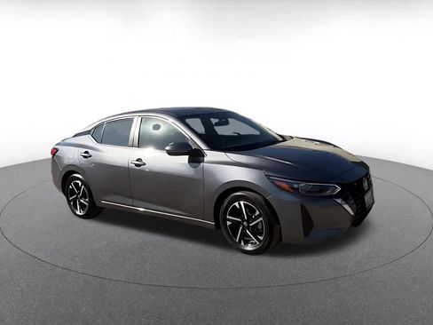 Used 2025 Nissan Sentra SV FWD image 2