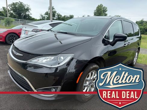Used 2020 Chrysler Pacifica Touring w/ Cold Weather Group FWD image 1