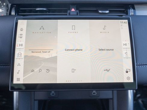 Certified 2025 Land Rover Discovery Sport Dynamic SE image 22