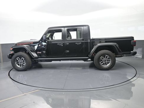 Used 2026 Jeep Gladiator Mojave AWD/4WD image 3