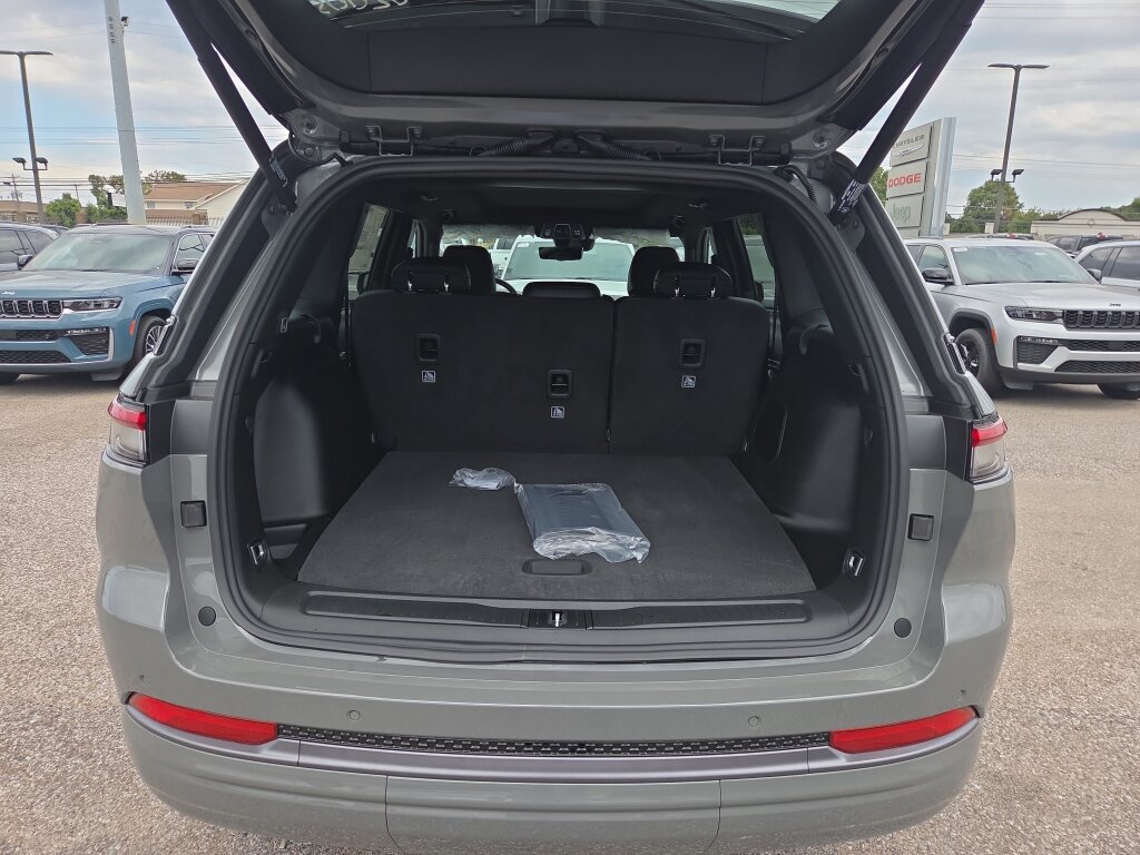 New 2027 Jeep Grand Cherokee Limited AWD/4WD image 4