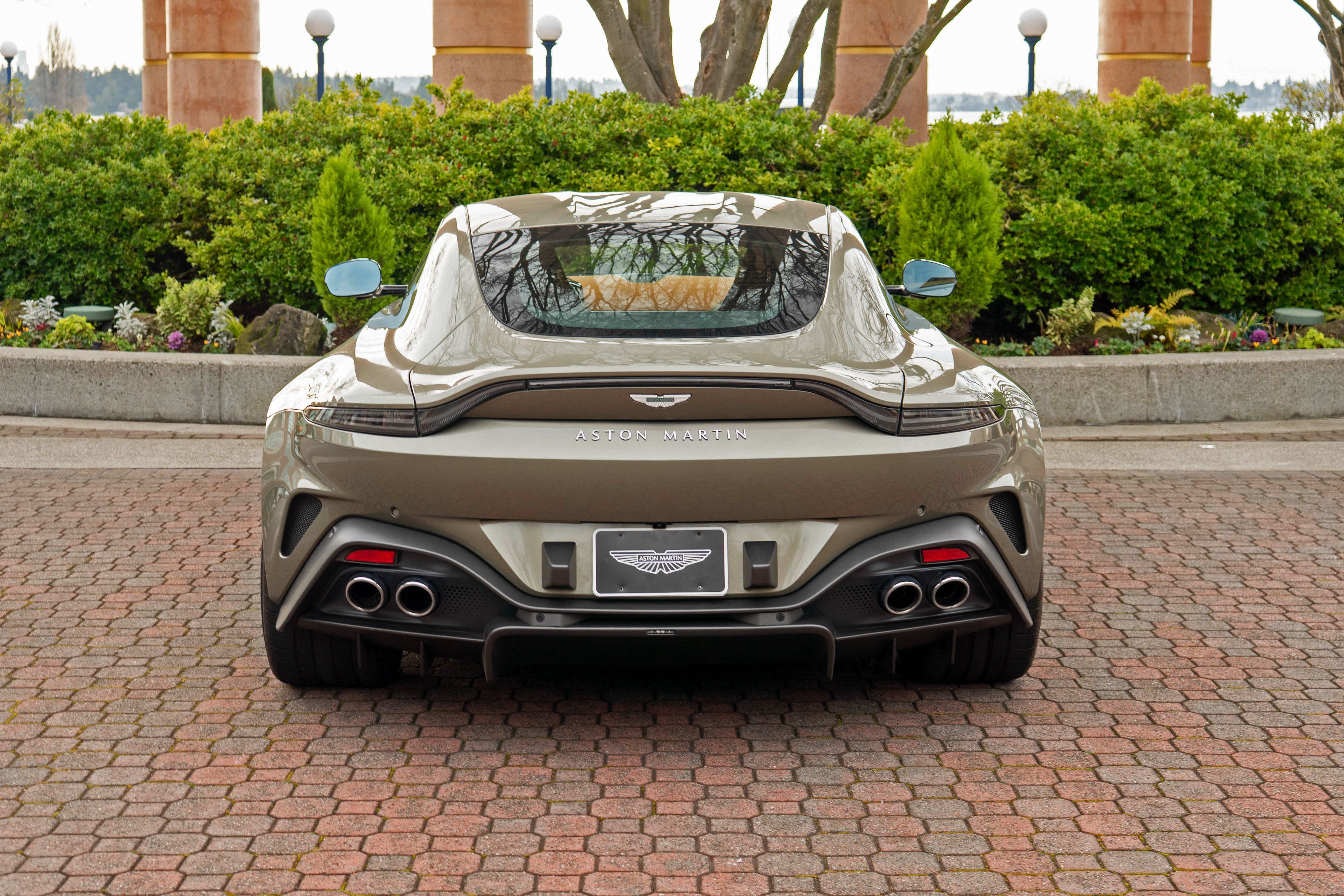 Used 2025 Aston Martin V8 Vantage Coupe RWD image 37
