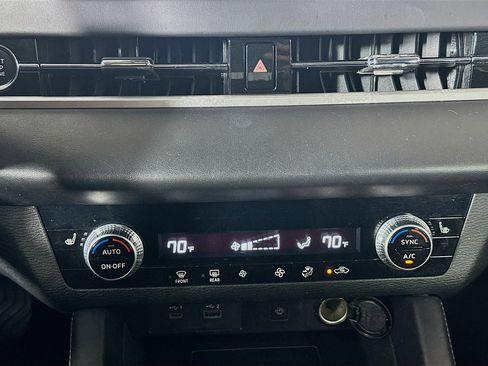 Used 2024 Mitsubishi Outlander SE image 24