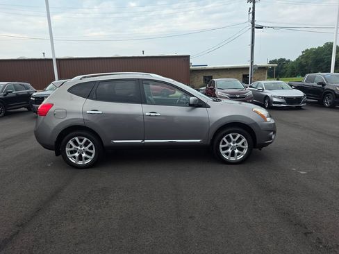 Used 2011 Nissan Rogue SV w/ SL Pkg AWD/4WD image 2