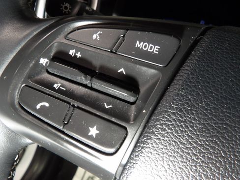 Used 2024 Hyundai Venue SEL FWD image 24