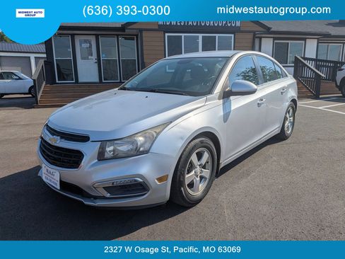 Used 2016 Chevrolet Cruze LT w/ Technology Package FWD image 1
