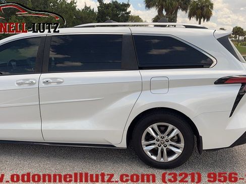 Used 2022 Toyota Sienna Limited FWD image 34